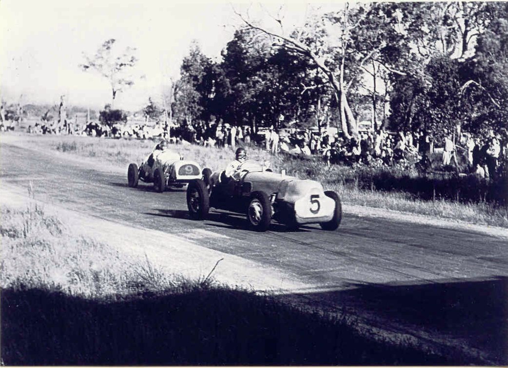 Double V8 and the BMH at Caversham